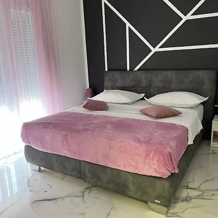 Apartment Vujcic 2 *