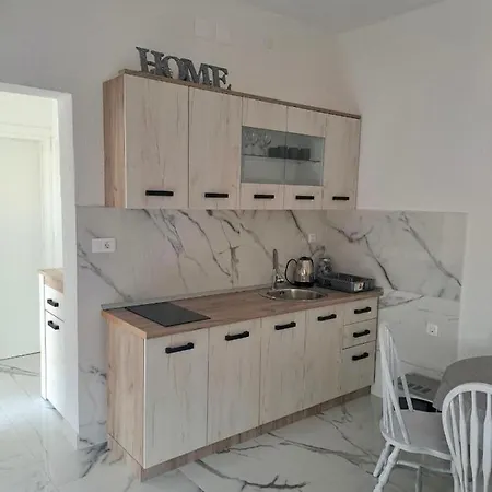 Apartment Vujcic 2 Donji Okrug (Ciovo)